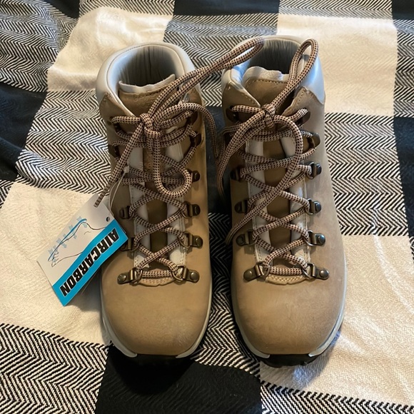 Alico Portland Aircarbon women’s Hiking Boots. New with tags, size 7.5 - Picture 1 of 11